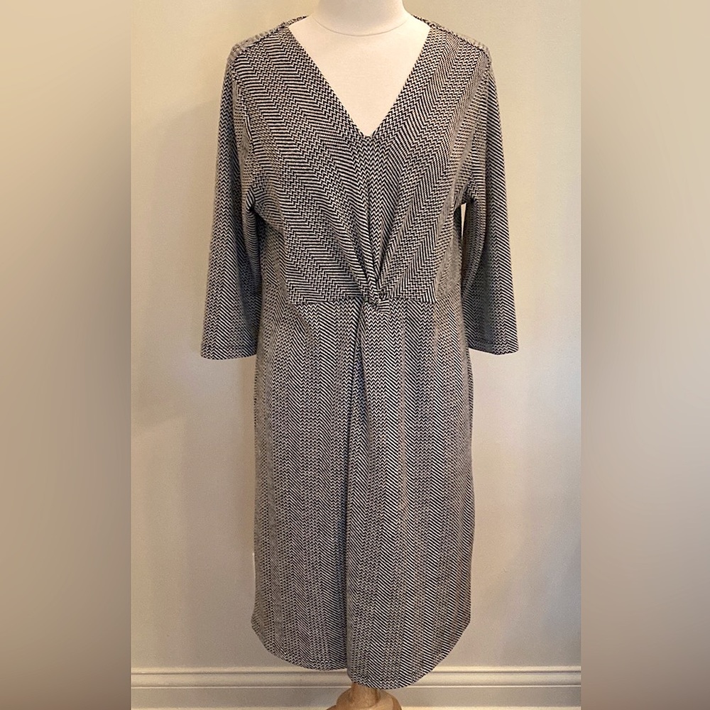 Christopher & Banks Black Gray Chevron SZ L Modern Knit Front Knot Casual Dress